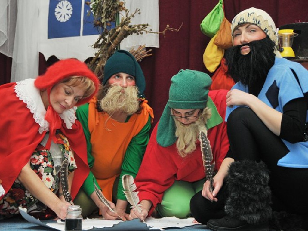 Przedstawienie mikołajkowe „Bajka o czarodzieju” w Domu Ludowym w Grojcu - 7.12.2008 r.