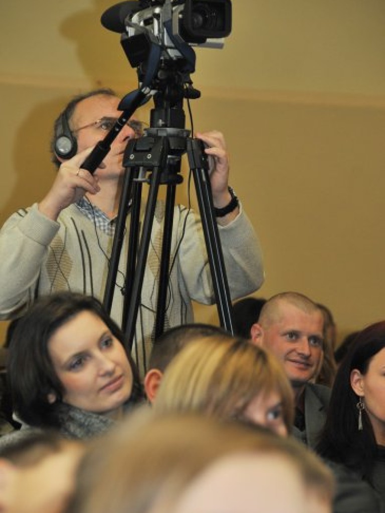 Przedstawienie mikołajkowe „Bajka o czarodzieju” w Domu Ludowym w Grojcu - 7.12.2008 r.