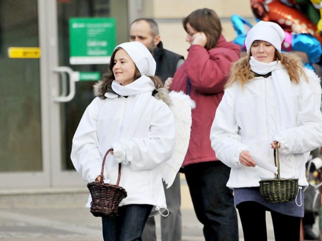 Jesteśmy aniołami - happening na chrzanowskim Rynku - 13.12.2008 r.