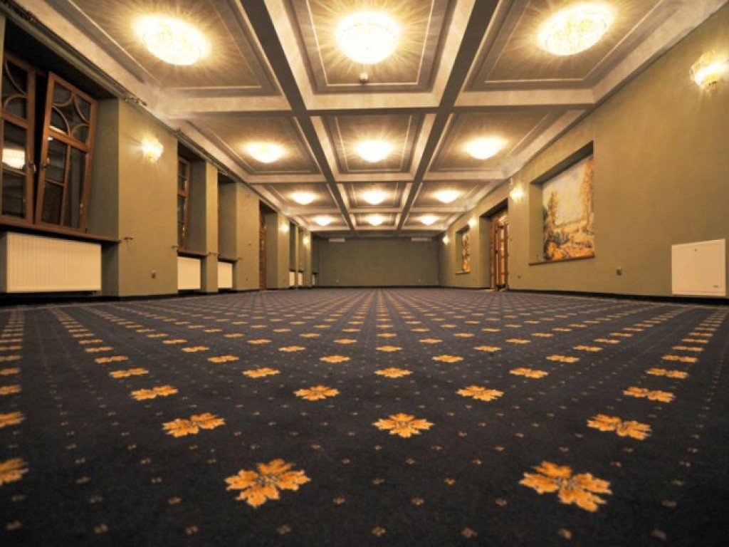 Wnętrza nieotwartego jeszcze hotelu Tadeusza Głowacza w Trzebini (dawny biurowiec zakładów metalurgicznych) 19.12.2008
