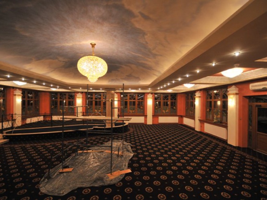 Wnętrza nieotwartego jeszcze hotelu Tadeusza Głowacza w Trzebini (dawny biurowiec zakładów metalurgicznych) 19.12.2008