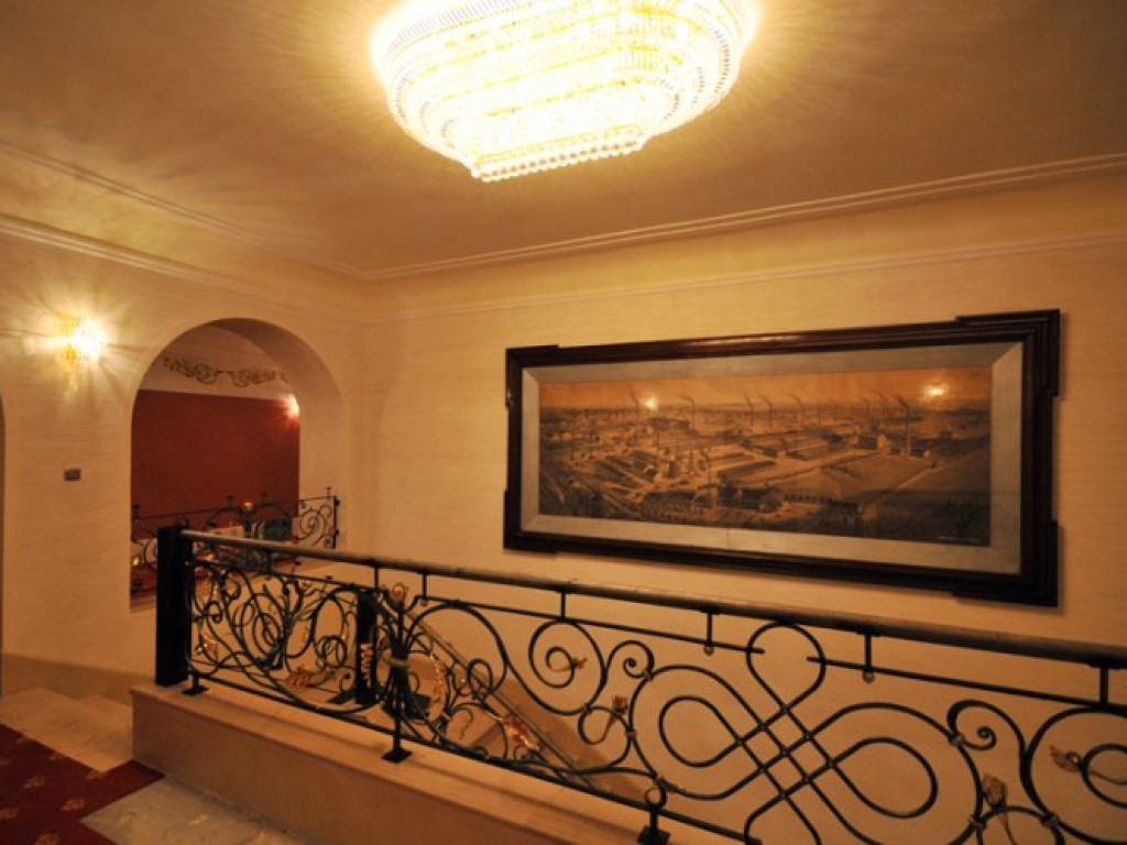 Wnętrza nieotwartego jeszcze hotelu Tadeusza Głowacza w Trzebini (dawny biurowiec zakładów metalurgicznych) 19.12.2008