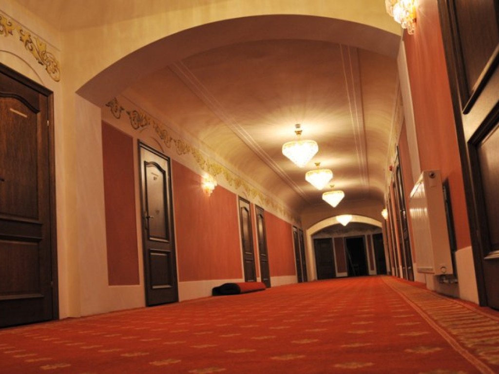 Wnętrza nieotwartego jeszcze hotelu Tadeusza Głowacza w Trzebini (dawny biurowiec zakładów metalurgicznych) 19.12.2008