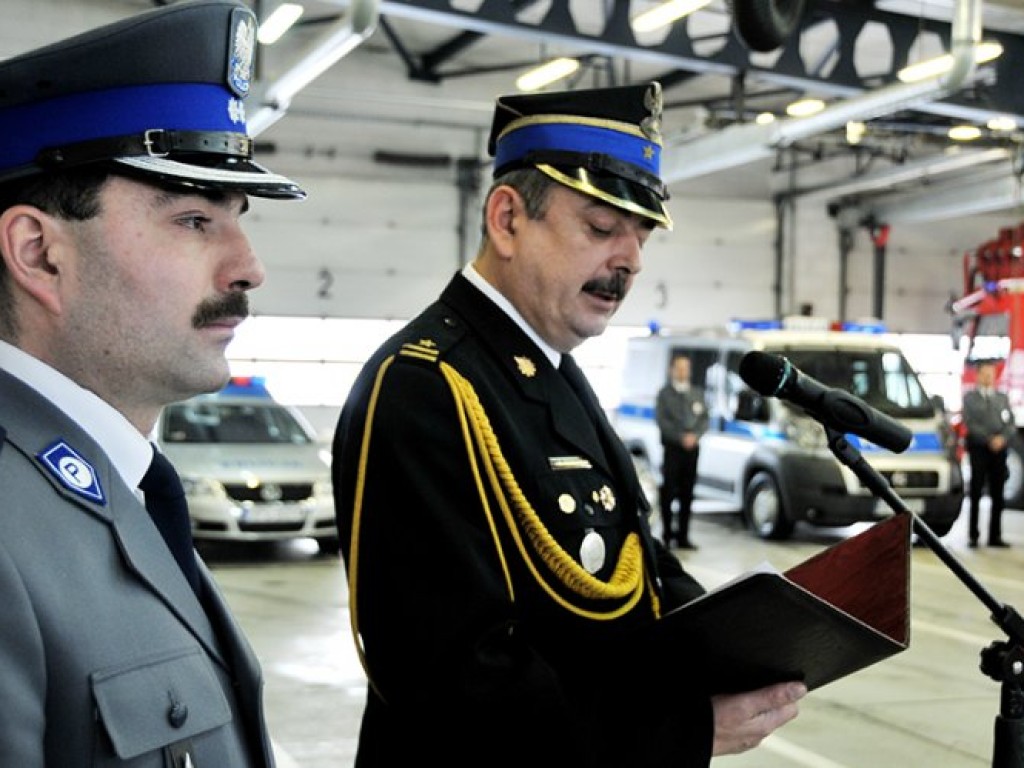 Przekazanie policji i straży pożarnej nowych aut – 7.01.2009 r.