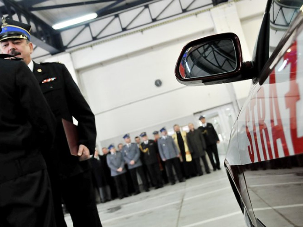 Przekazanie policji i straży pożarnej nowych aut – 7.01.2009 r.