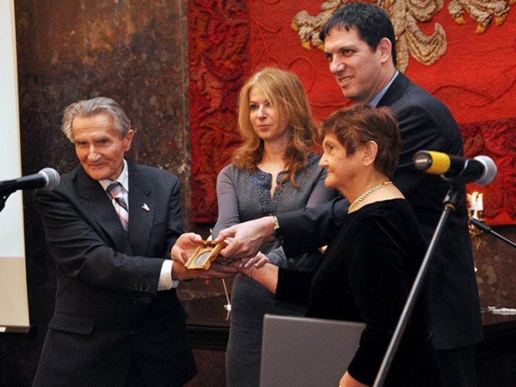 Uroczystość uhonorowania medalem „Sprawiedliwy Wśród Narodów Świata” nieżyjących Walerii i Józefa Trębaczów z Chrzanowa 18.02.2009