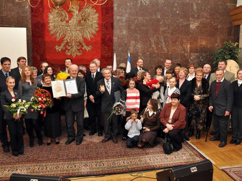 Uroczystość uhonorowania medalem „Sprawiedliwy Wśród Narodów Świata” nieżyjących Walerii i Józefa Trębaczów z Chrzanowa 18.02.2009