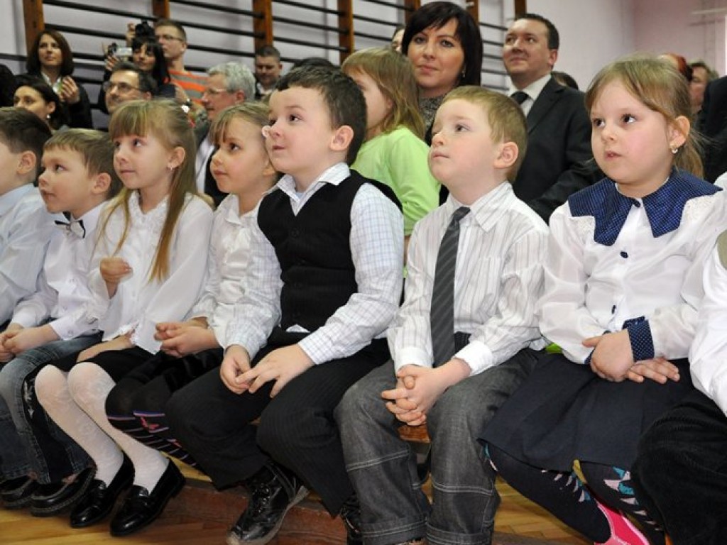Uroczystość wręczenia Szkole Podstawowej w Lgocie pierwszej nagrody w ministerialnym konkursie „Otwarta szkoła” 16.03.2009