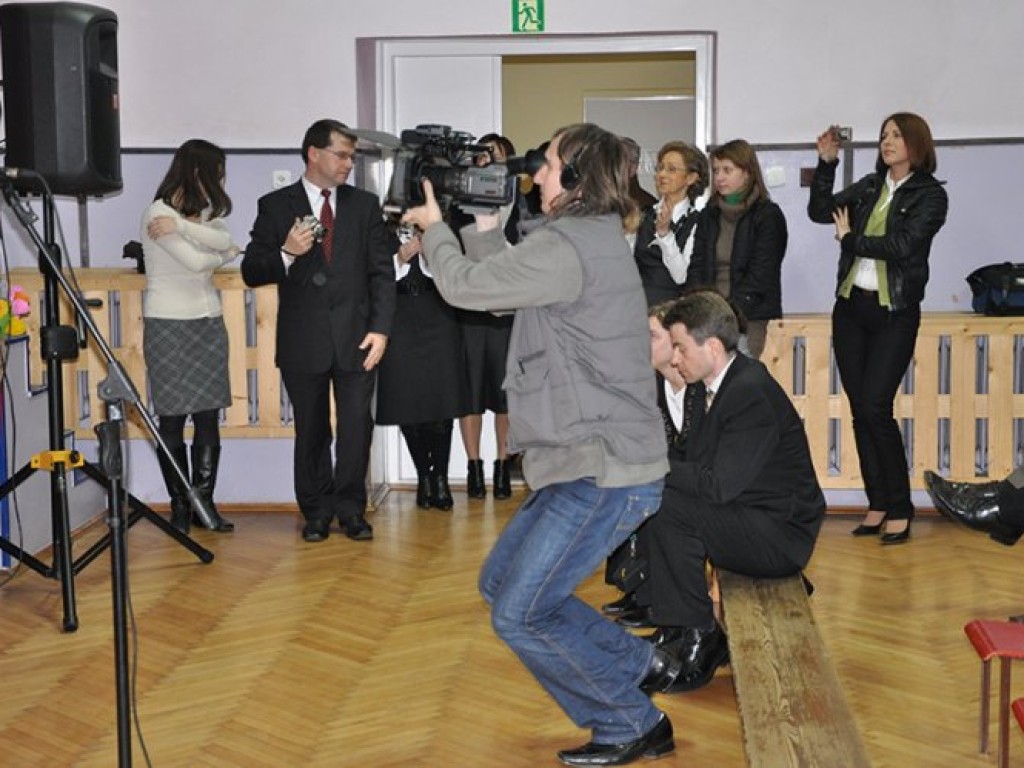 Uroczystość wręczenia Szkole Podstawowej w Lgocie pierwszej nagrody w ministerialnym konkursie „Otwarta szkoła” 16.03.2009