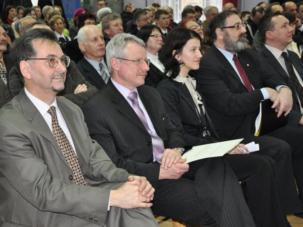 Uroczystość wręczenia Szkole Podstawowej w Lgocie pierwszej nagrody w ministerialnym konkursie „Otwarta szkoła” 16.03.2009