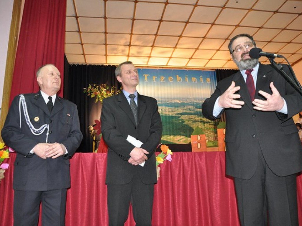 Uroczystość wręczenia Szkole Podstawowej w Lgocie pierwszej nagrody w ministerialnym konkursie „Otwarta szkoła” 16.03.2009