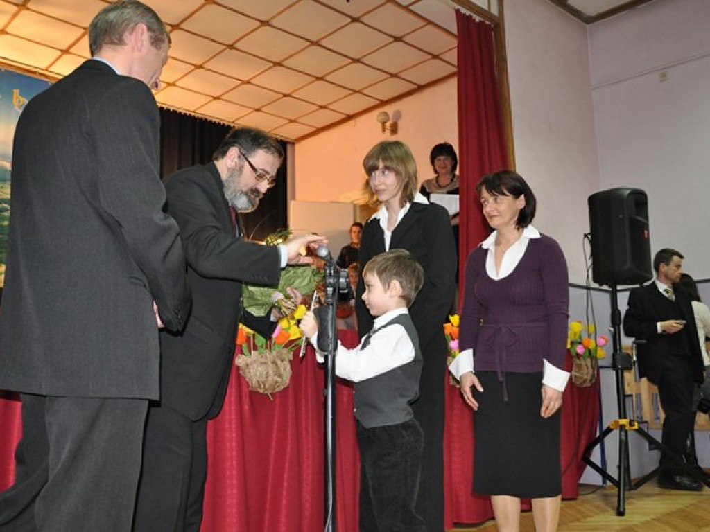 Uroczystość wręczenia Szkole Podstawowej w Lgocie pierwszej nagrody w ministerialnym konkursie „Otwarta szkoła” 16.03.2009
