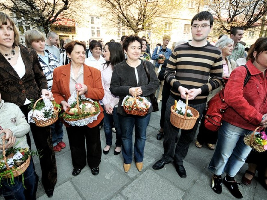 Święcenie pokarmów i śmigus dyngus w Chrzanowie – 11 i 13.04.2009 r.