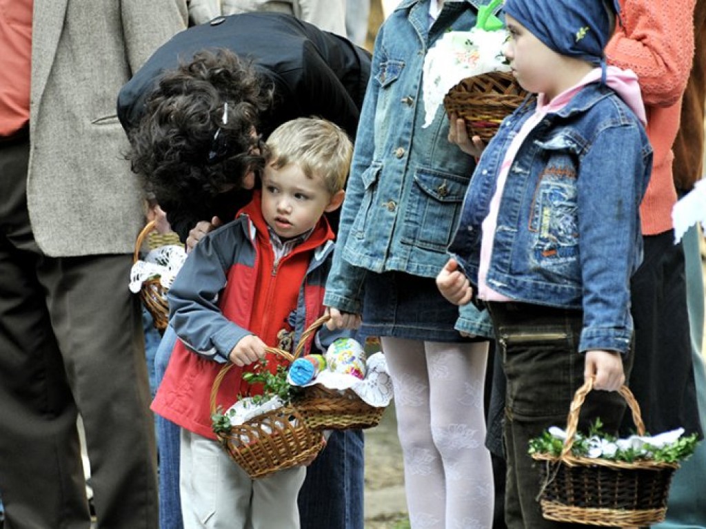 Święcenie pokarmów i śmigus dyngus w Chrzanowie – 11 i 13.04.2009 r.