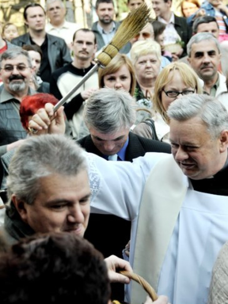 Święcenie pokarmów i śmigus dyngus w Chrzanowie – 11 i 13.04.2009 r.