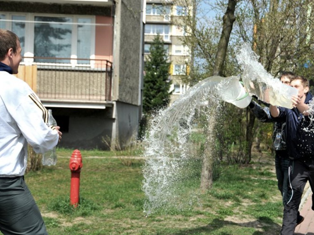 Święcenie pokarmów i śmigus dyngus w Chrzanowie – 11 i 13.04.2009 r.