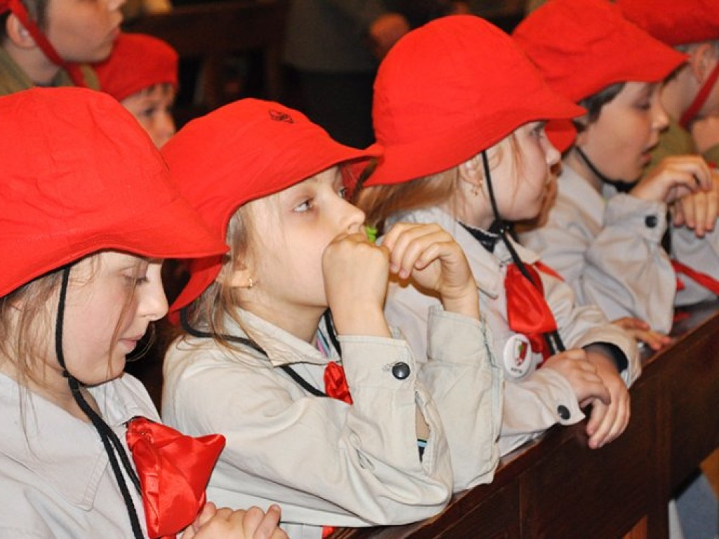 Uroczystość posadzenia dębów pamięci kapitana Mariana Pająka, kapitana Eugeniusza Raszka i porucznika Jana Lassoty, zamordowanych w Katyniu i Charkowie. Trzebinia, 17 kwietnia 2009 r.
