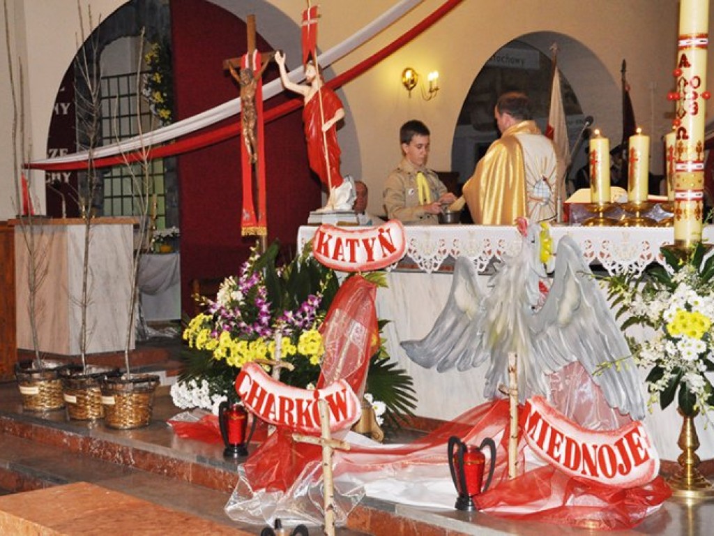 Uroczystość posadzenia dębów pamięci kapitana Mariana Pająka, kapitana Eugeniusza Raszka i porucznika Jana Lassoty, zamordowanych w Katyniu i Charkowie. Trzebinia, 17 kwietnia 2009 r.