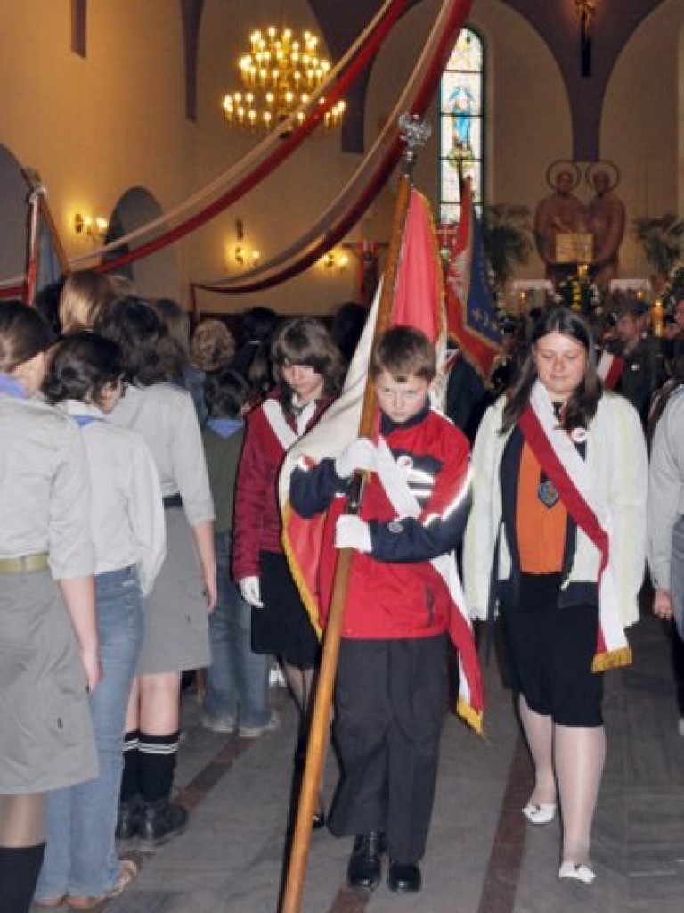 Uroczystość posadzenia dębów pamięci kapitana Mariana Pająka, kapitana Eugeniusza Raszka i porucznika Jana Lassoty, zamordowanych w Katyniu i Charkowie. Trzebinia, 17 kwietnia 2009 r.