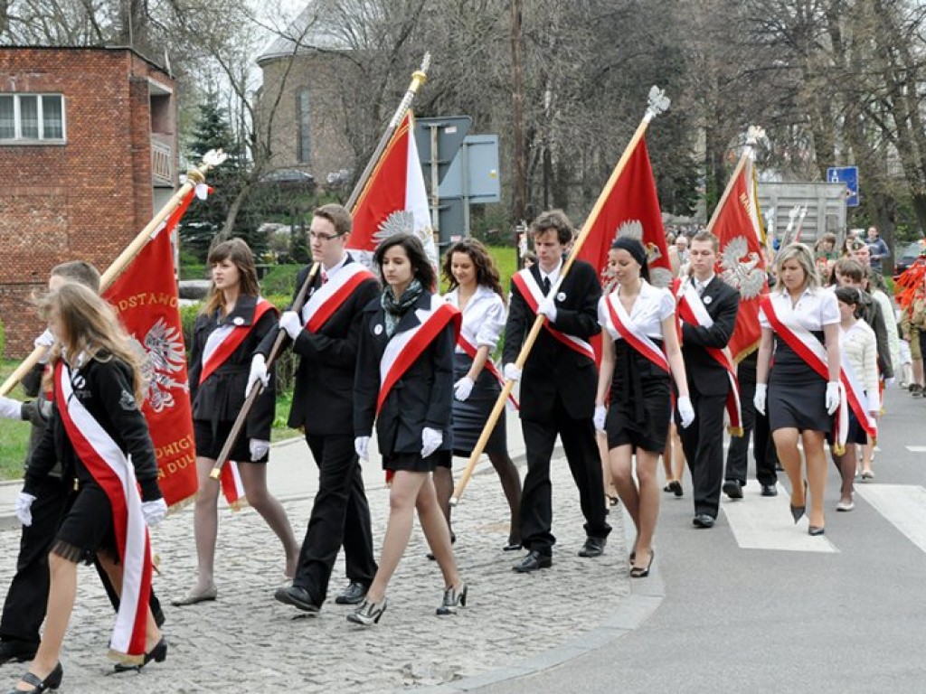 Uroczystość posadzenia dębów pamięci kapitana Mariana Pająka, kapitana Eugeniusza Raszka i porucznika Jana Lassoty, zamordowanych w Katyniu i Charkowie. Trzebinia, 17 kwietnia 2009 r.