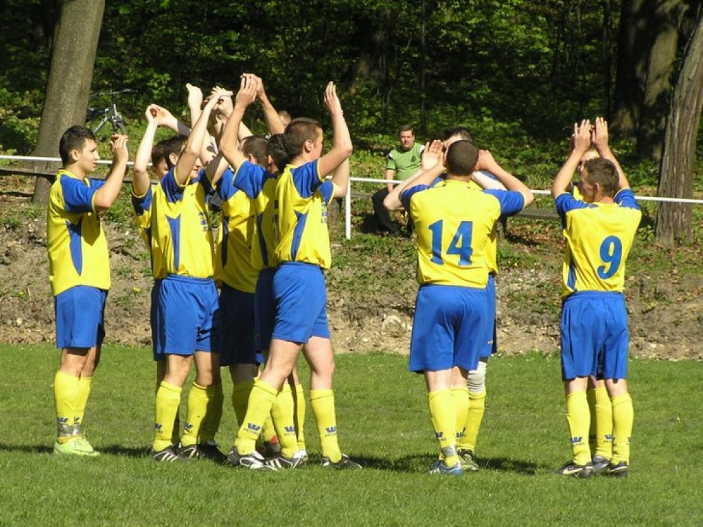 Mecz Ruch Młoszowa-MKS Trzebinia II 3-5 - 25.04.2009