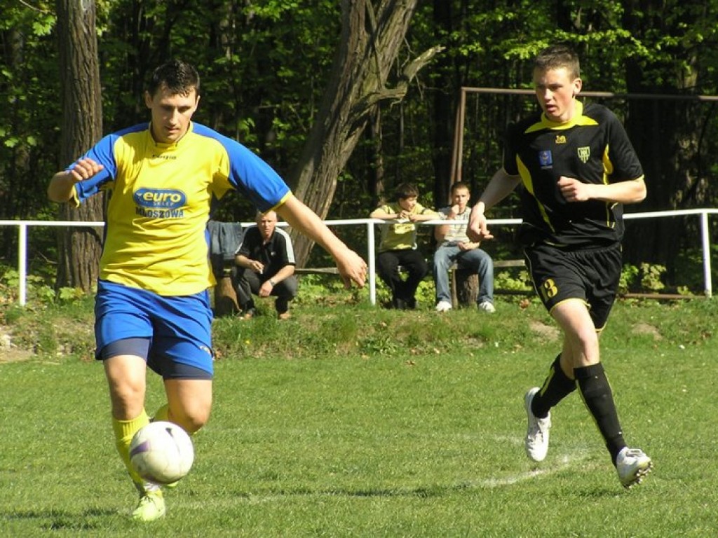 Mecz Ruch Młoszowa-MKS Trzebinia II 3-5 - 25.04.2009