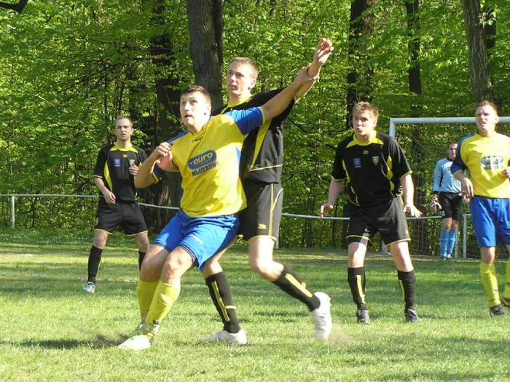 Mecz Ruch Młoszowa-MKS Trzebinia II 3-5 - 25.04.2009