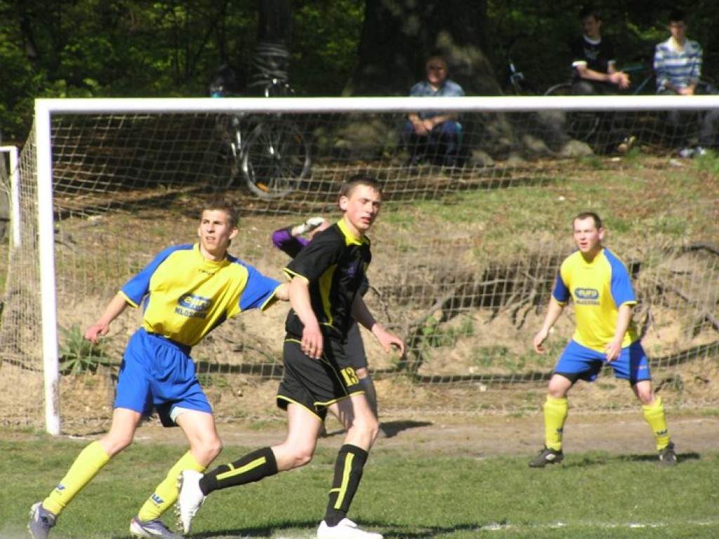 Mecz Ruch Młoszowa-MKS Trzebinia II 3-5 - 25.04.2009
