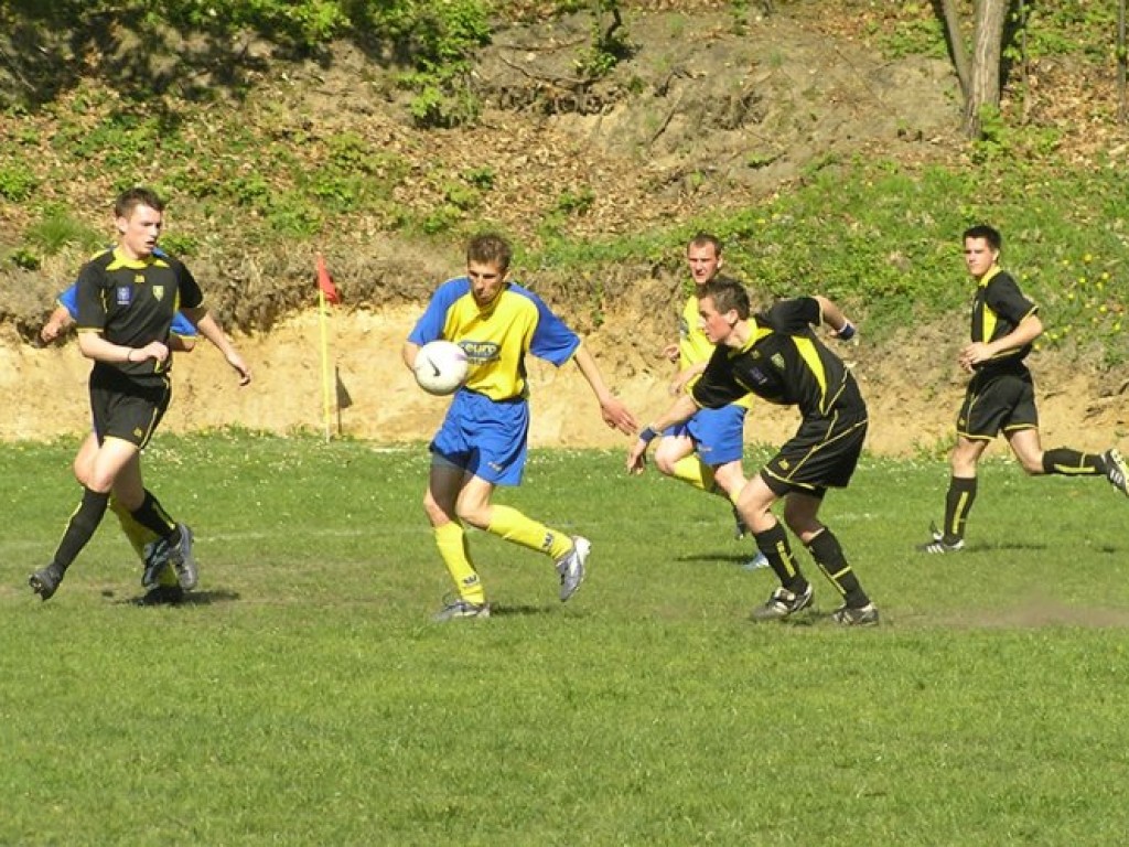 Mecz Ruch Młoszowa-MKS Trzebinia II 3-5 - 25.04.2009