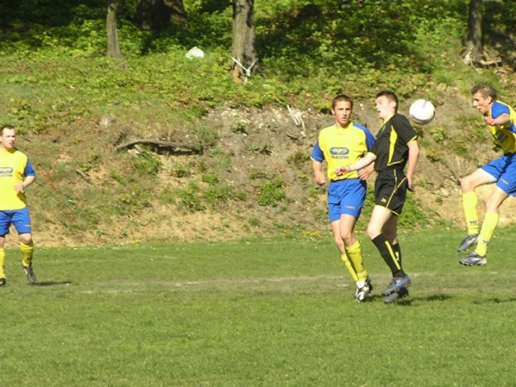Mecz Ruch Młoszowa-MKS Trzebinia II 3-5 - 25.04.2009