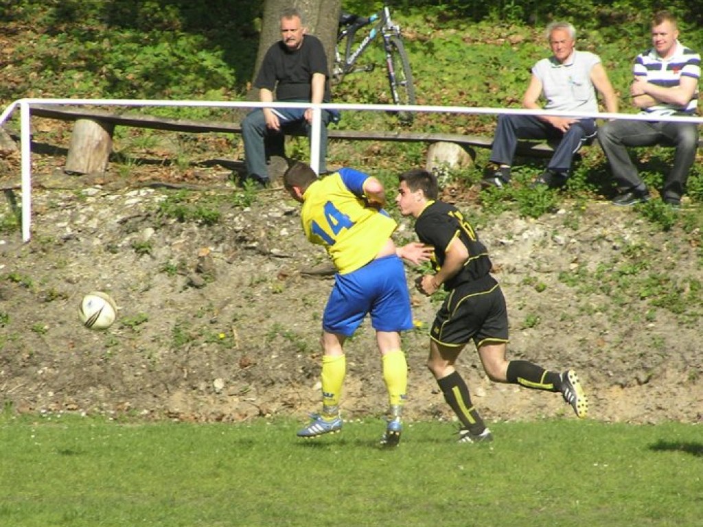 Mecz Ruch Młoszowa-MKS Trzebinia II 3-5 - 25.04.2009