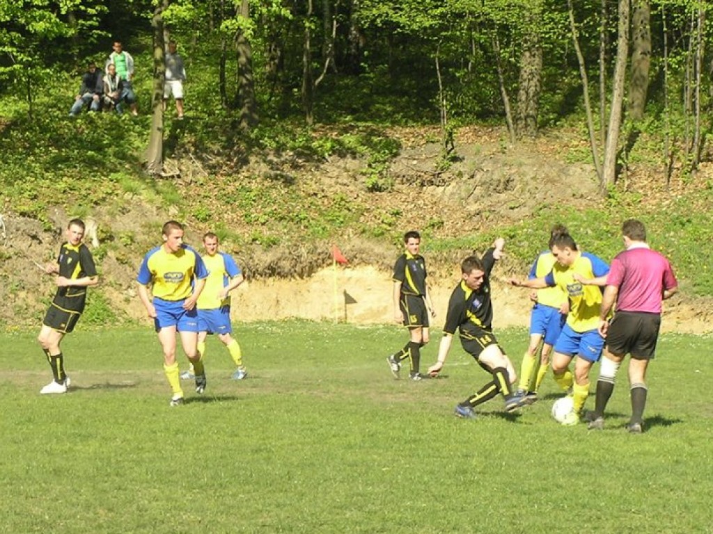 Mecz Ruch Młoszowa-MKS Trzebinia II 3-5 - 25.04.2009