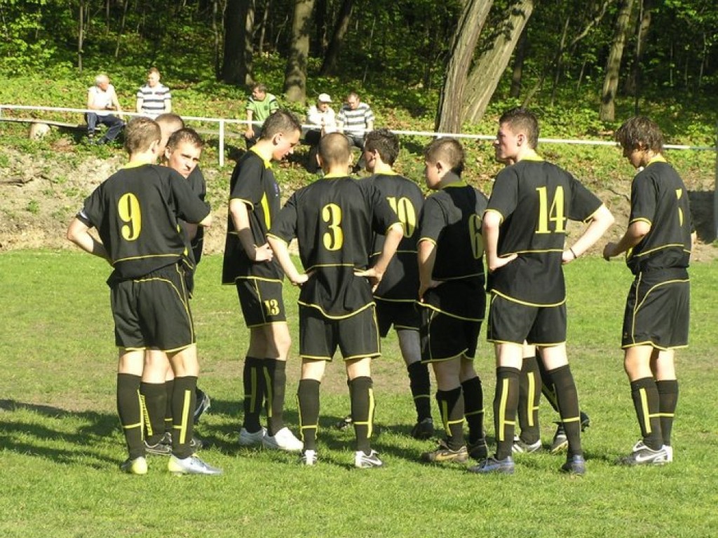 Mecz Ruch Młoszowa-MKS Trzebinia II 3-5 - 25.04.2009