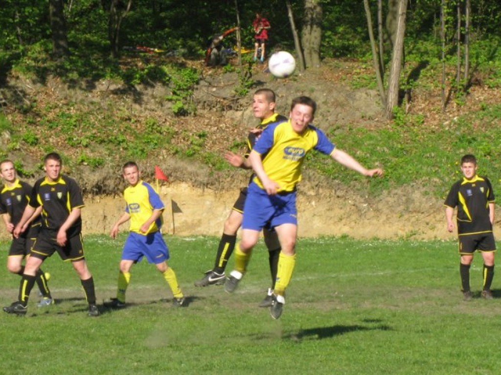Mecz Ruch Młoszowa-MKS Trzebinia II 3-5 - 25.04.2009