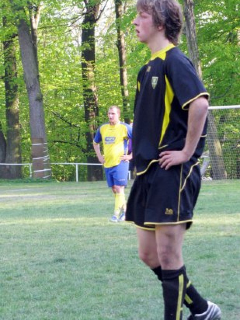 Mecz Ruch Młoszowa-MKS Trzebinia II 3-5 - 25.04.2009