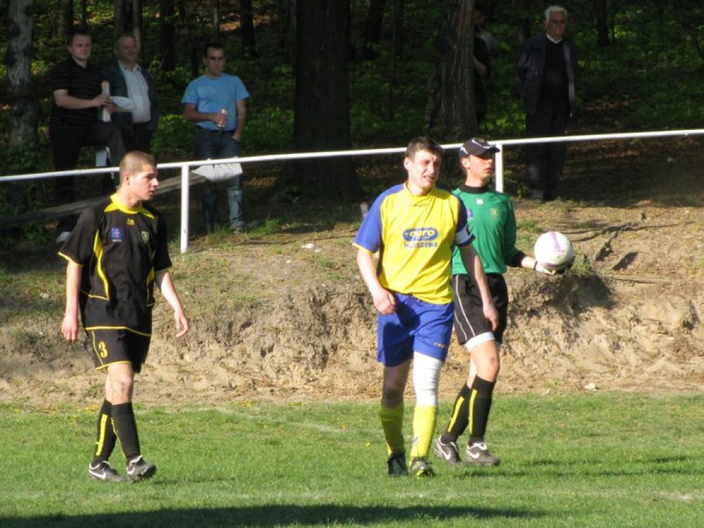 Mecz Ruch Młoszowa-MKS Trzebinia II 3-5 - 25.04.2009