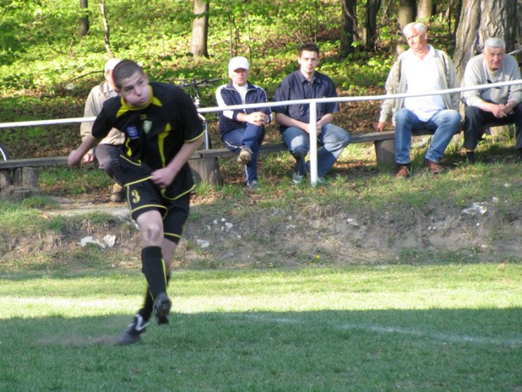 Mecz Ruch Młoszowa-MKS Trzebinia II 3-5 - 25.04.2009