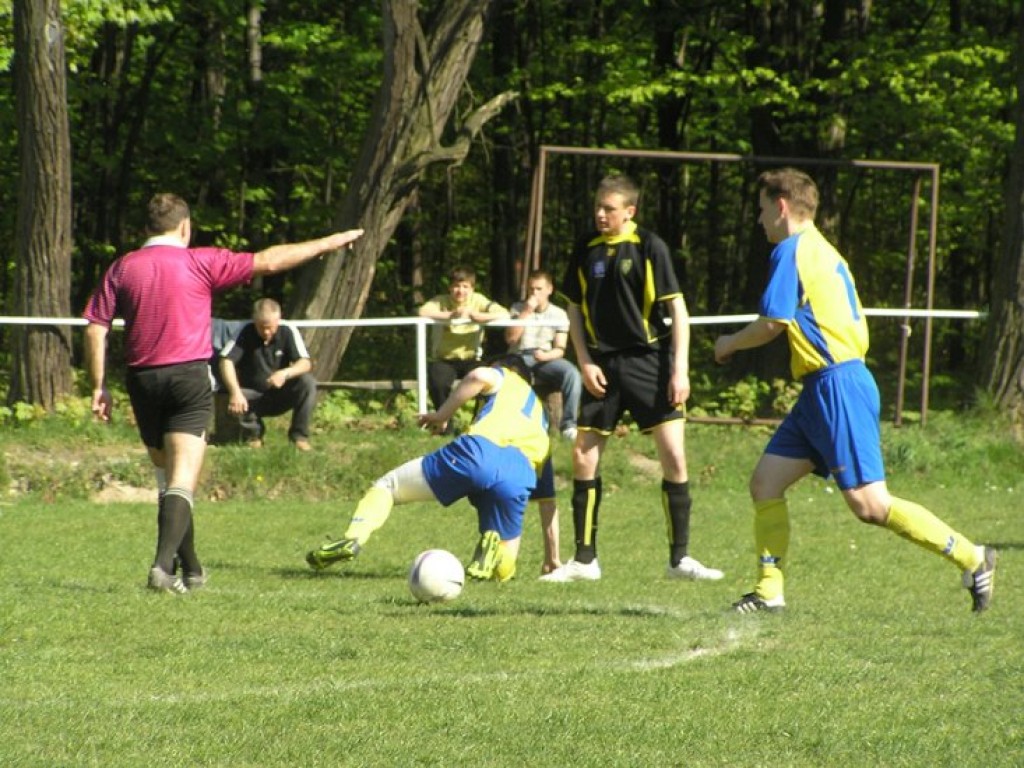 Mecz Ruch Młoszowa-MKS Trzebinia II 3-5 - 25.04.2009