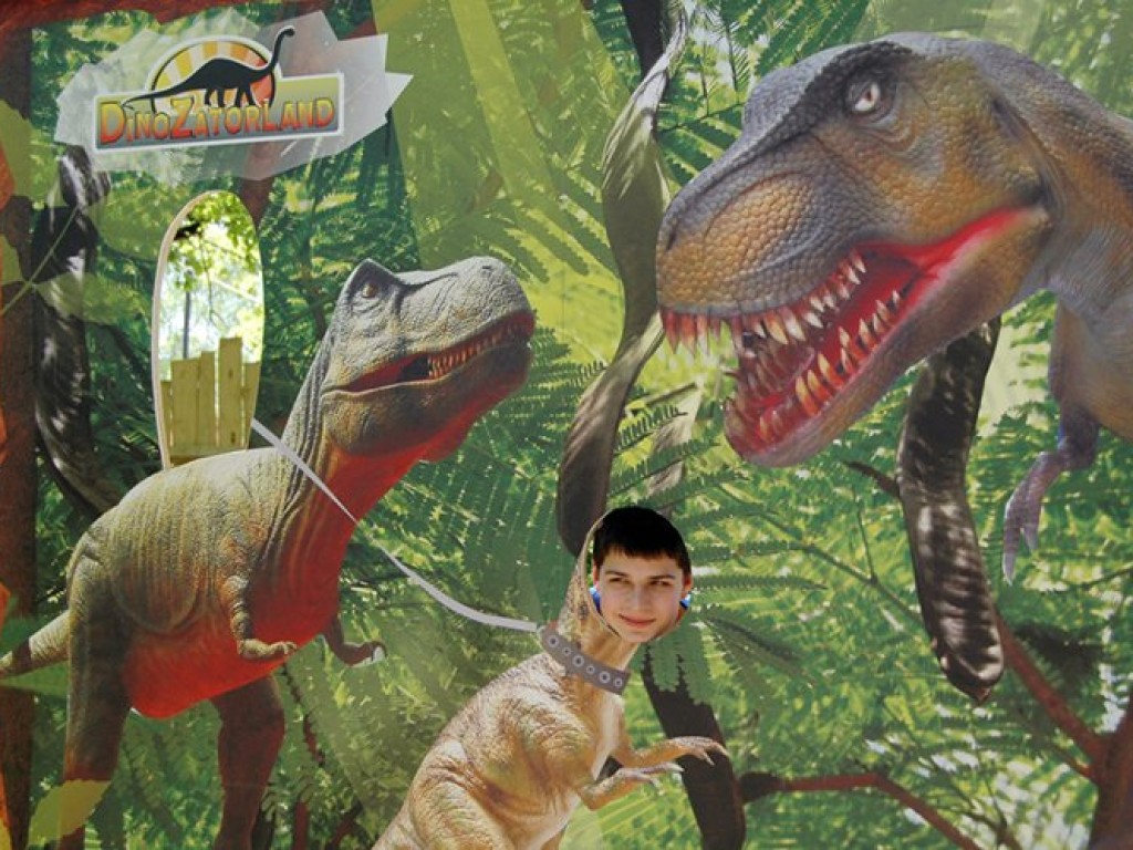 Świat po raz pierwszy ujrzał DinoZatorland - 28.04.2009