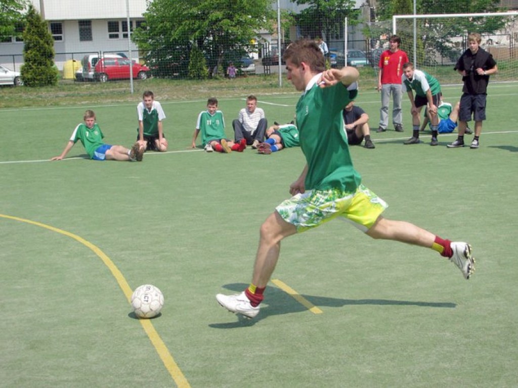 Powiatowy turniej szkół ponadgimnazjalnych w futsalu o Puchar Konstytucji 30.04.2009 r.
