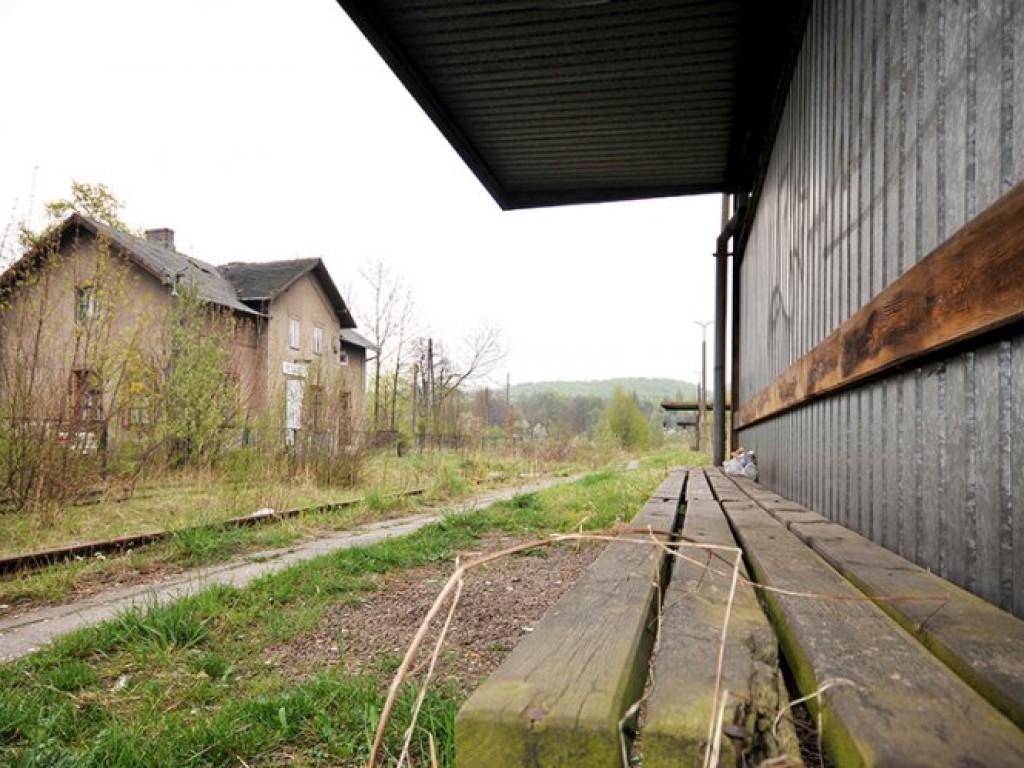 Zostało po kolei, czyli stacje i przystanki PKP w gminie Alwernia - kwiecień 2009 r.