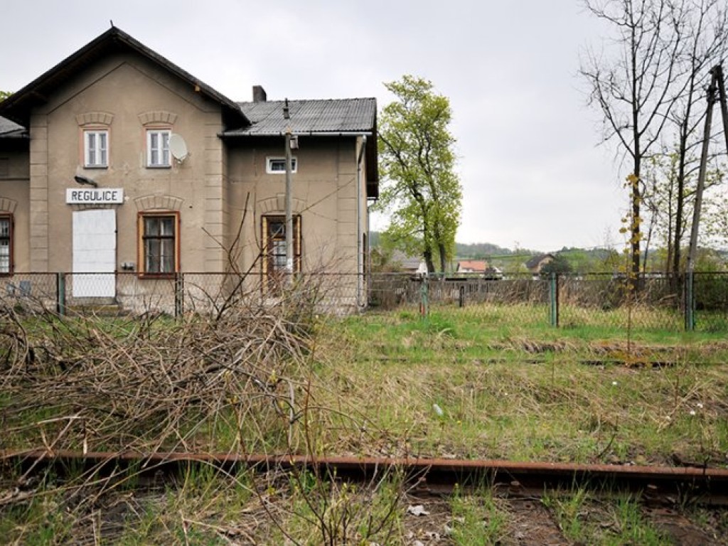 Zostało po kolei, czyli stacje i przystanki PKP w gminie Alwernia - kwiecień 2009 r.