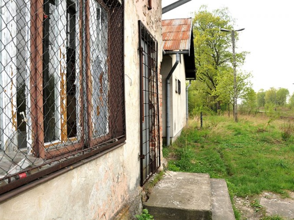 Zostało po kolei, czyli stacje i przystanki PKP w gminie Alwernia - kwiecień 2009 r.