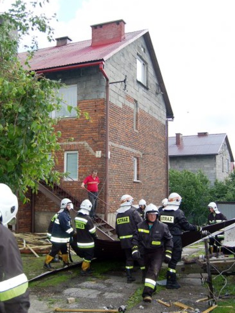 Zniszczenia po gwałtownej burzy, która przeszła nad powiatem chrzanowskim - 10 czerwca 2009 r.