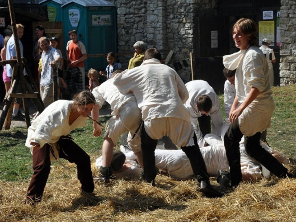 III Turniej Rycerski i Łuczniczy na zamku Lipowiec 8-9 sierpnia 2009