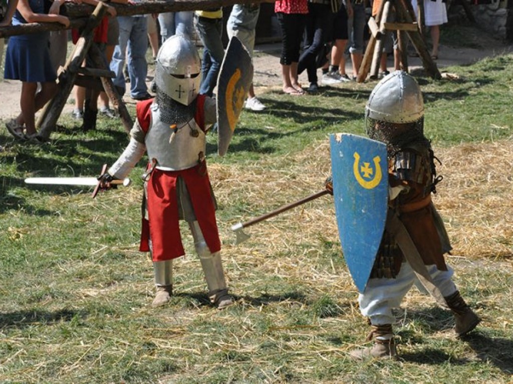 III Turniej Rycerski i Łuczniczy na zamku Lipowiec 8-9 sierpnia 2009
