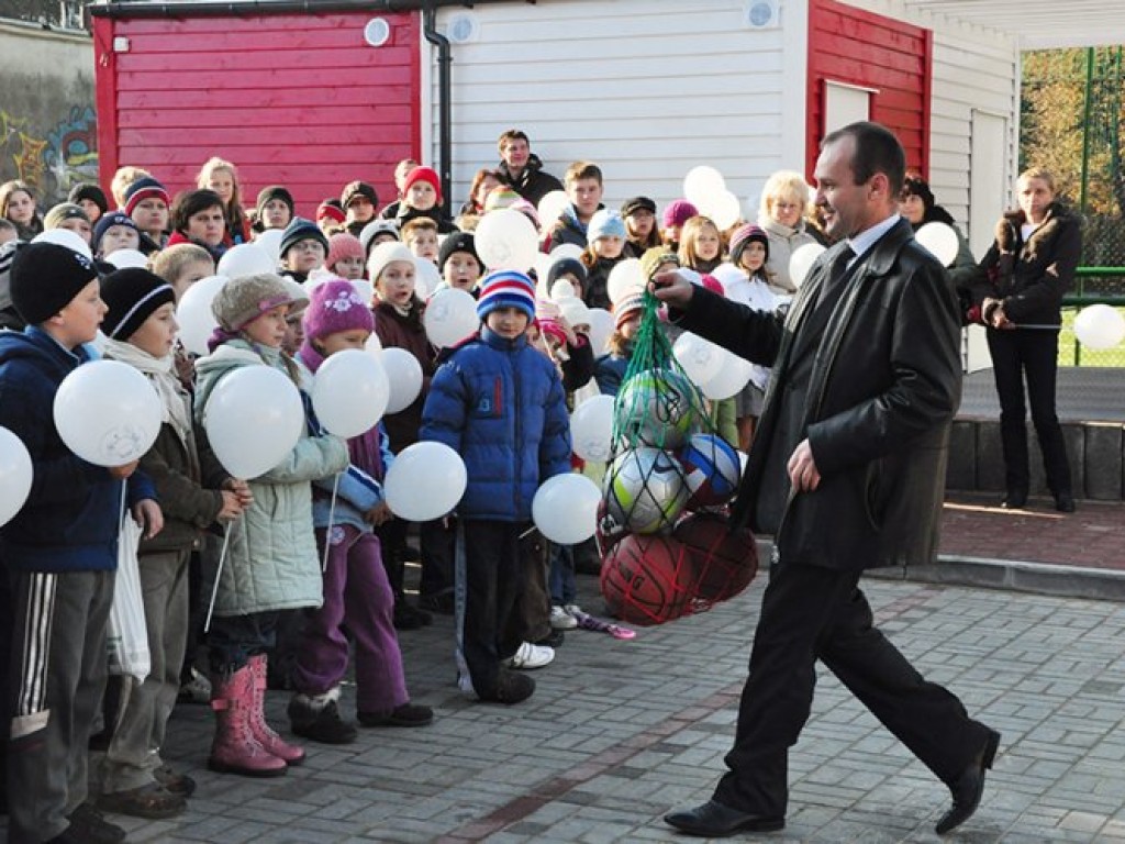 Otwarcie kompleksu sportowego przy Szkole Podstawowej nr 6 w Trzebini - „Moje Boisko-Orlik 2012” 6.11.2009