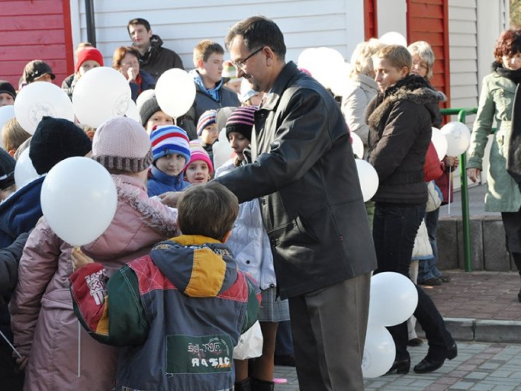 Otwarcie kompleksu sportowego przy Szkole Podstawowej nr 6 w Trzebini - „Moje Boisko-Orlik 2012” 6.11.2009