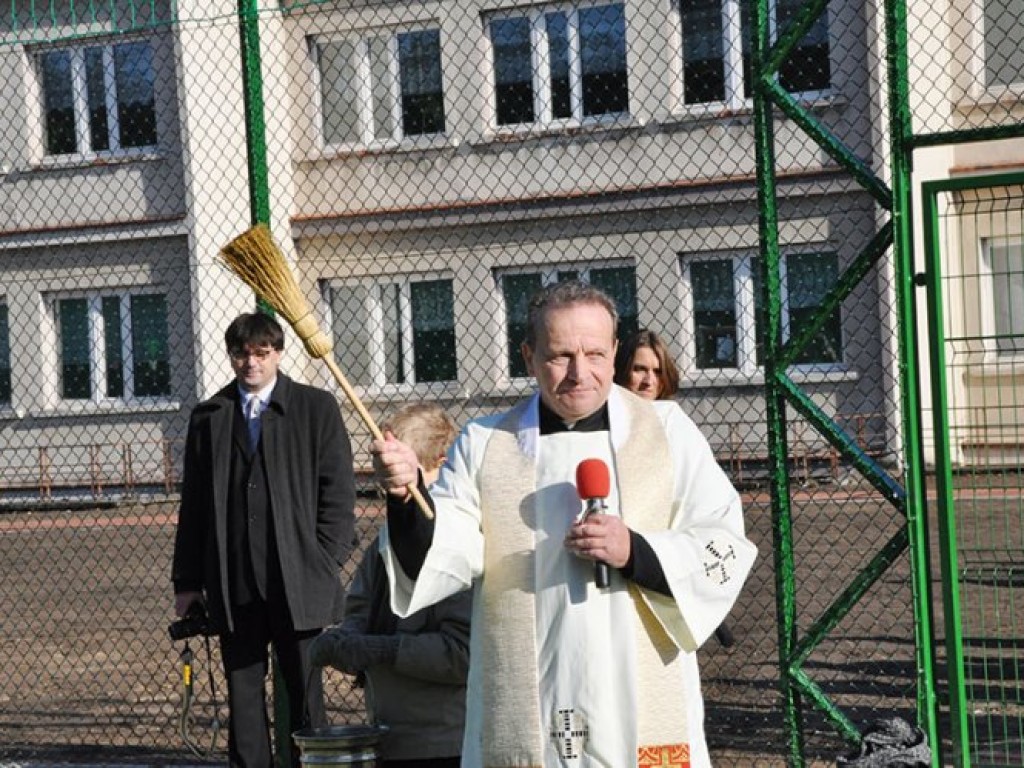 Otwarcie kompleksu sportowego przy Szkole Podstawowej nr 6 w Trzebini - „Moje Boisko-Orlik 2012” 6.11.2009