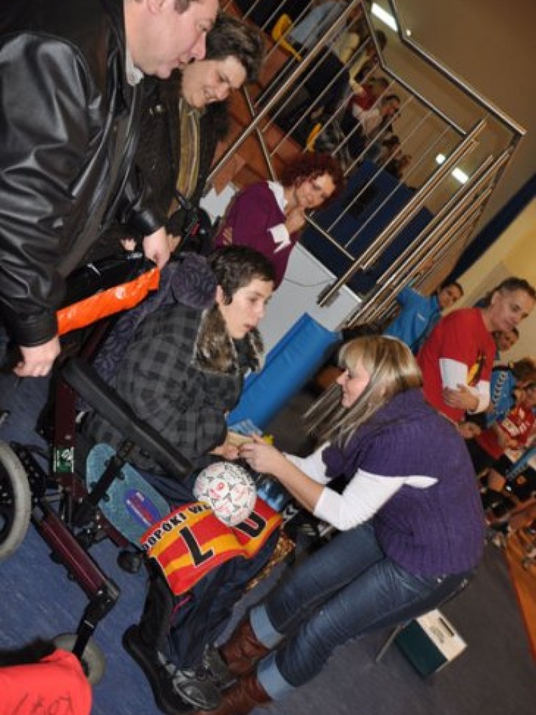 Turniej charytatywny w Chełmku na rzecz Patryka Chełczyńskiego - 20.12.2009